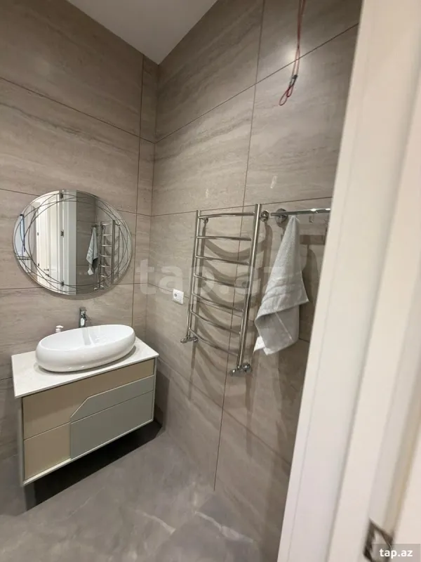 Satılır 8 otaqlı həyət evi 350 m²