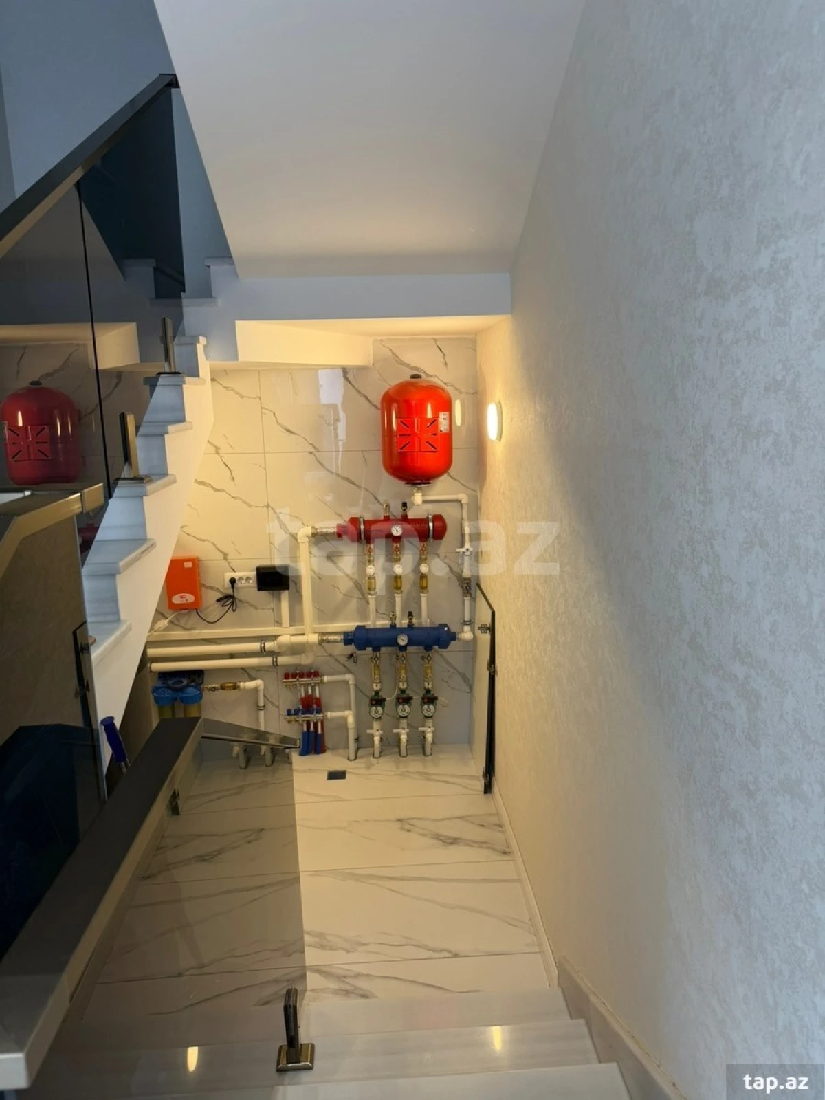Satılır 8 otaqlı həyət evi 350 m²