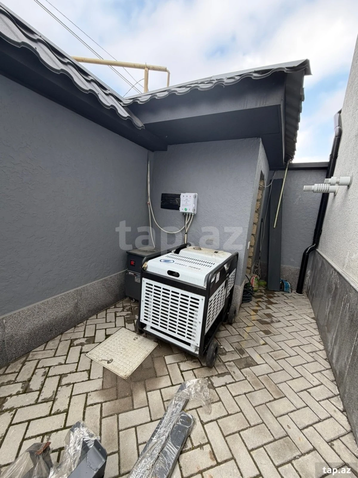 Satılır 8 otaqlı həyət evi 350 m²