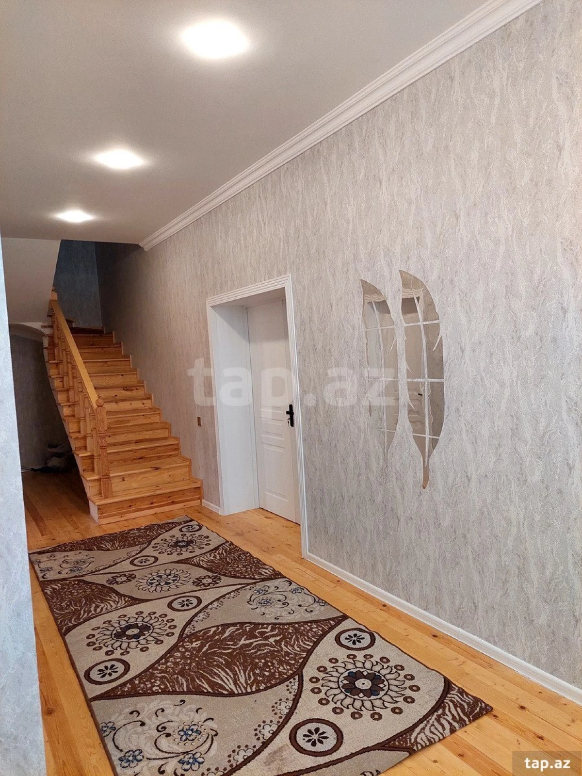 Satılır 6 otaqlı həyət evi 240 m²