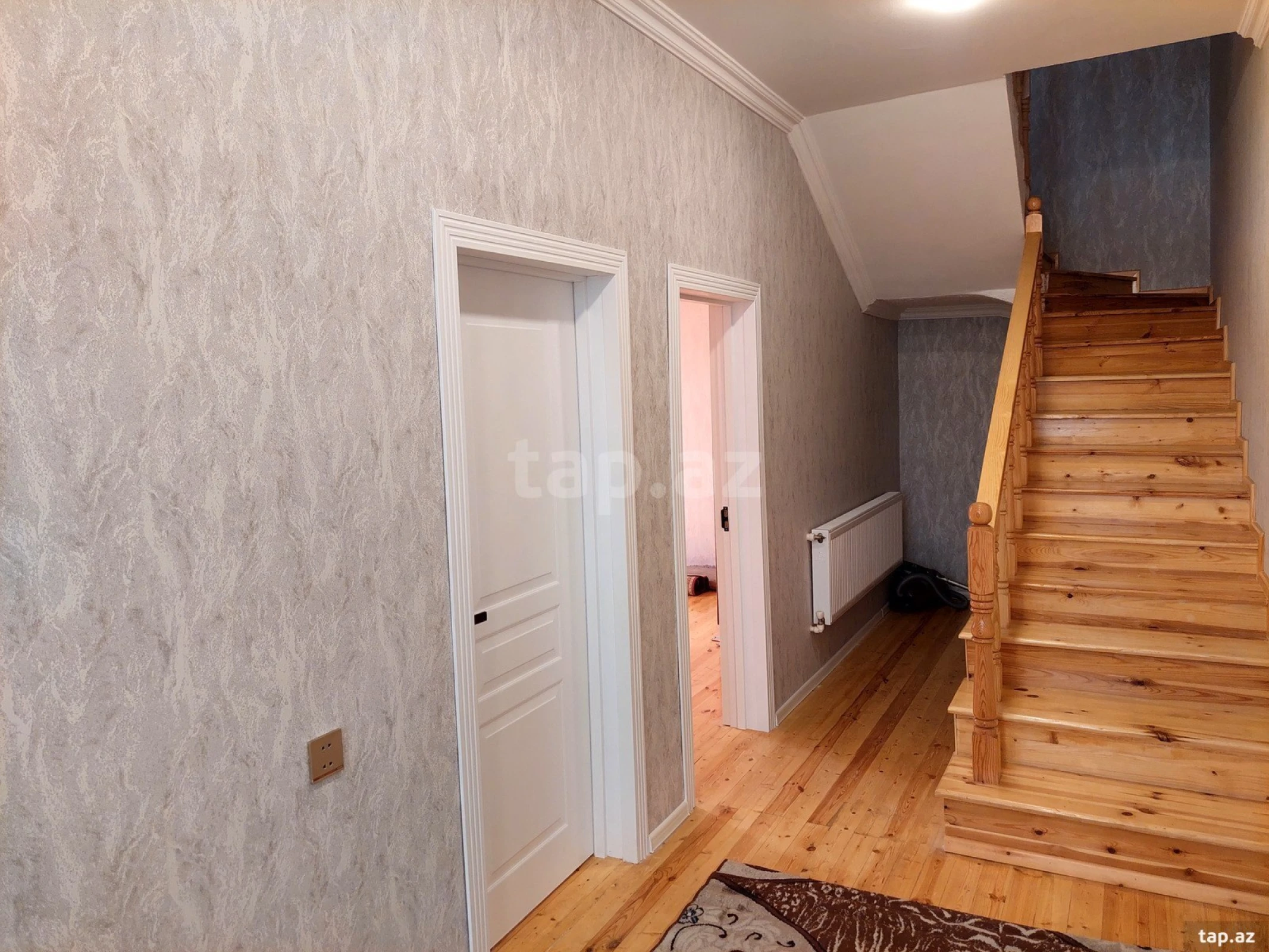 Satılır 6 otaqlı həyət evi 240 m²