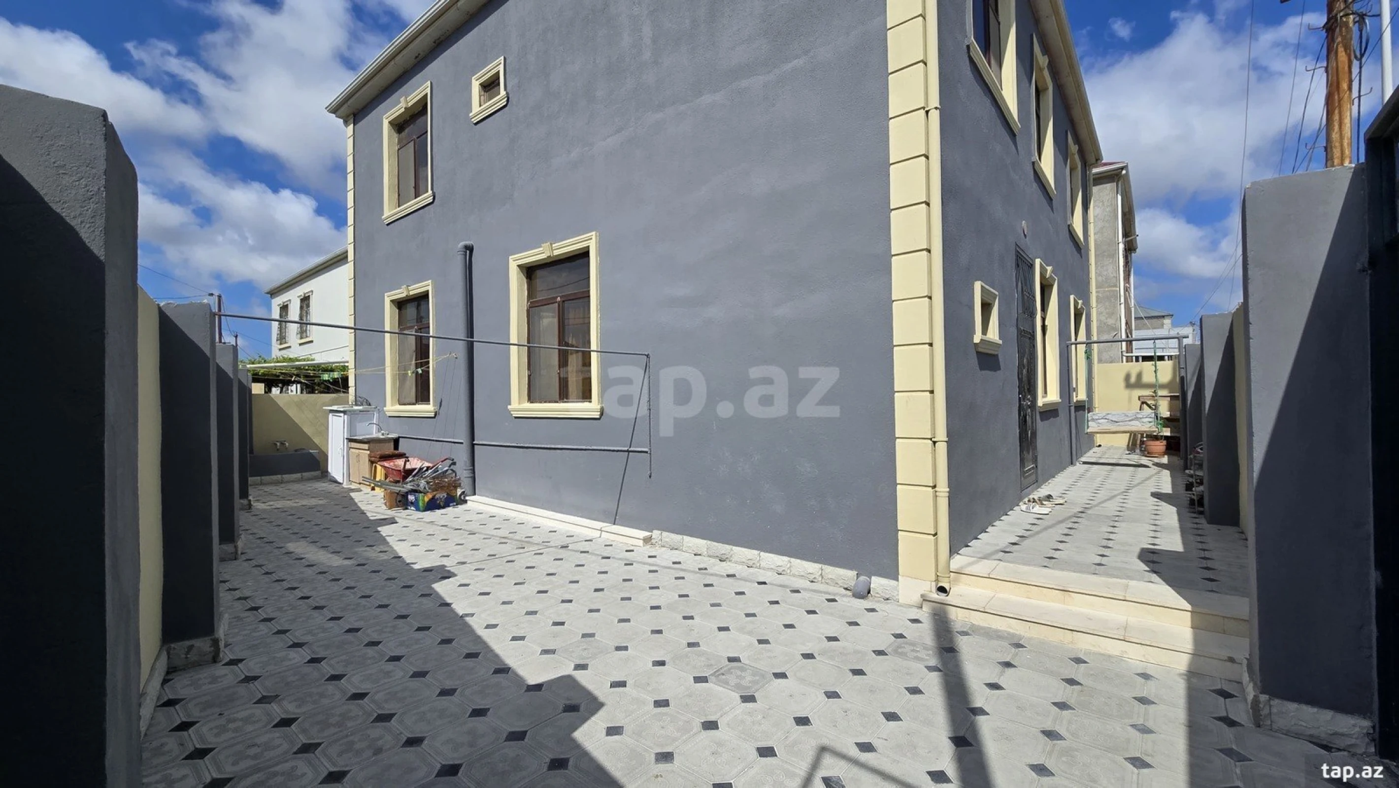 Satılır 6 otaqlı həyət evi 240 m²