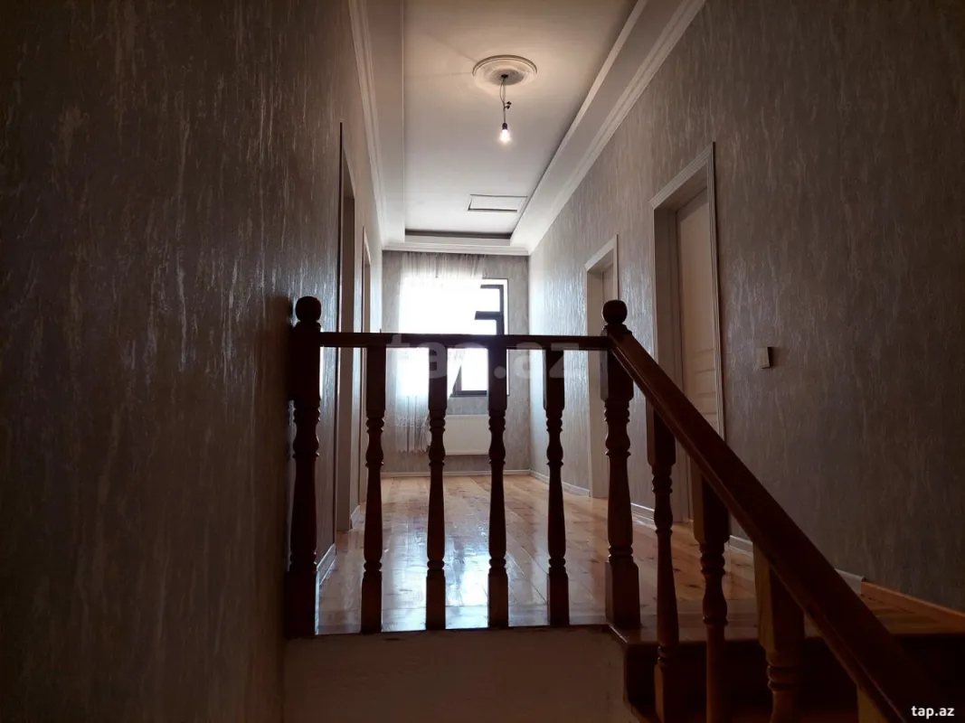 Satılır 6 otaqlı həyət evi 240 m²