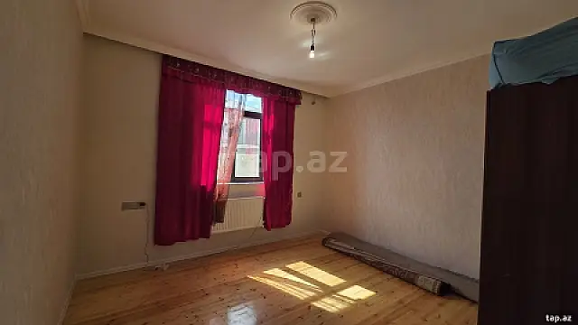 Satılır 6 otaqlı həyət evi 240 m²