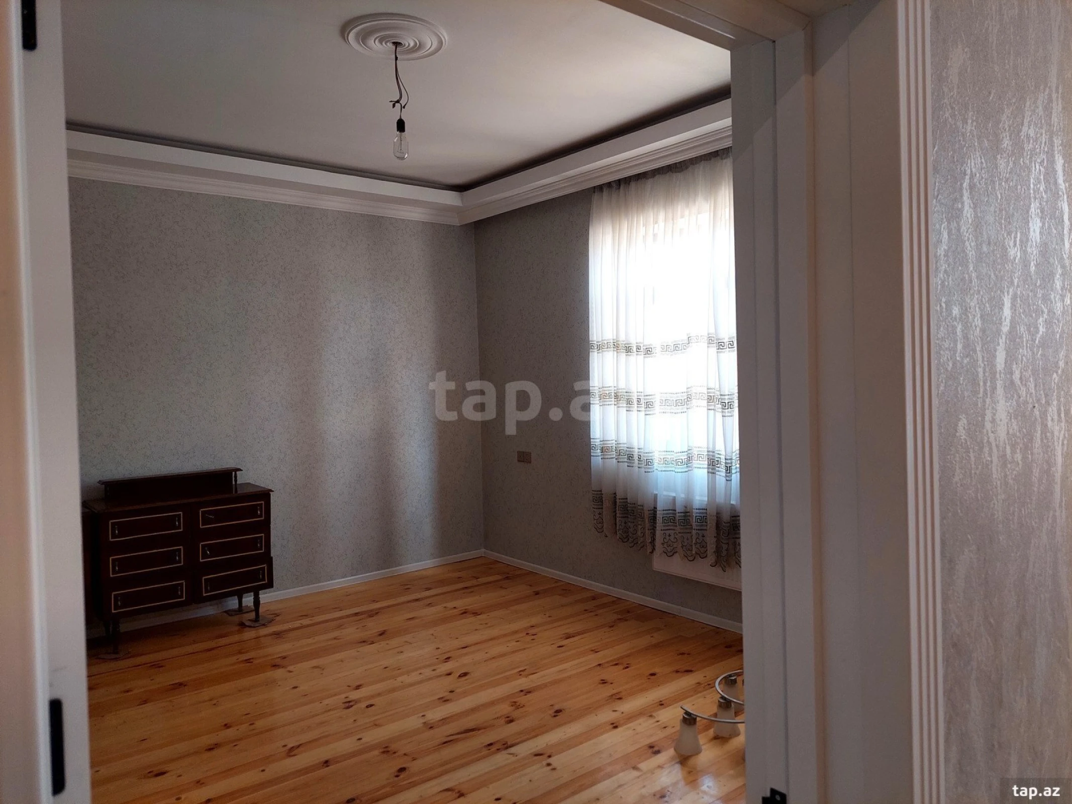 Satılır 6 otaqlı həyət evi 240 m²
