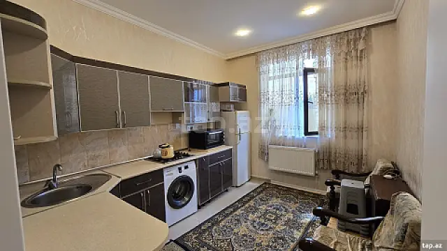 Satılır 6 otaqlı həyət evi 240 m²