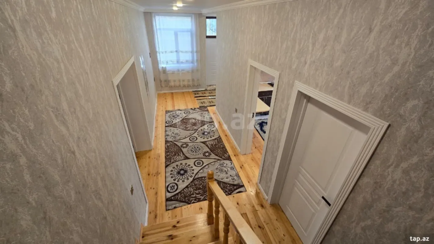 Satılır 6 otaqlı həyət evi 240 m²