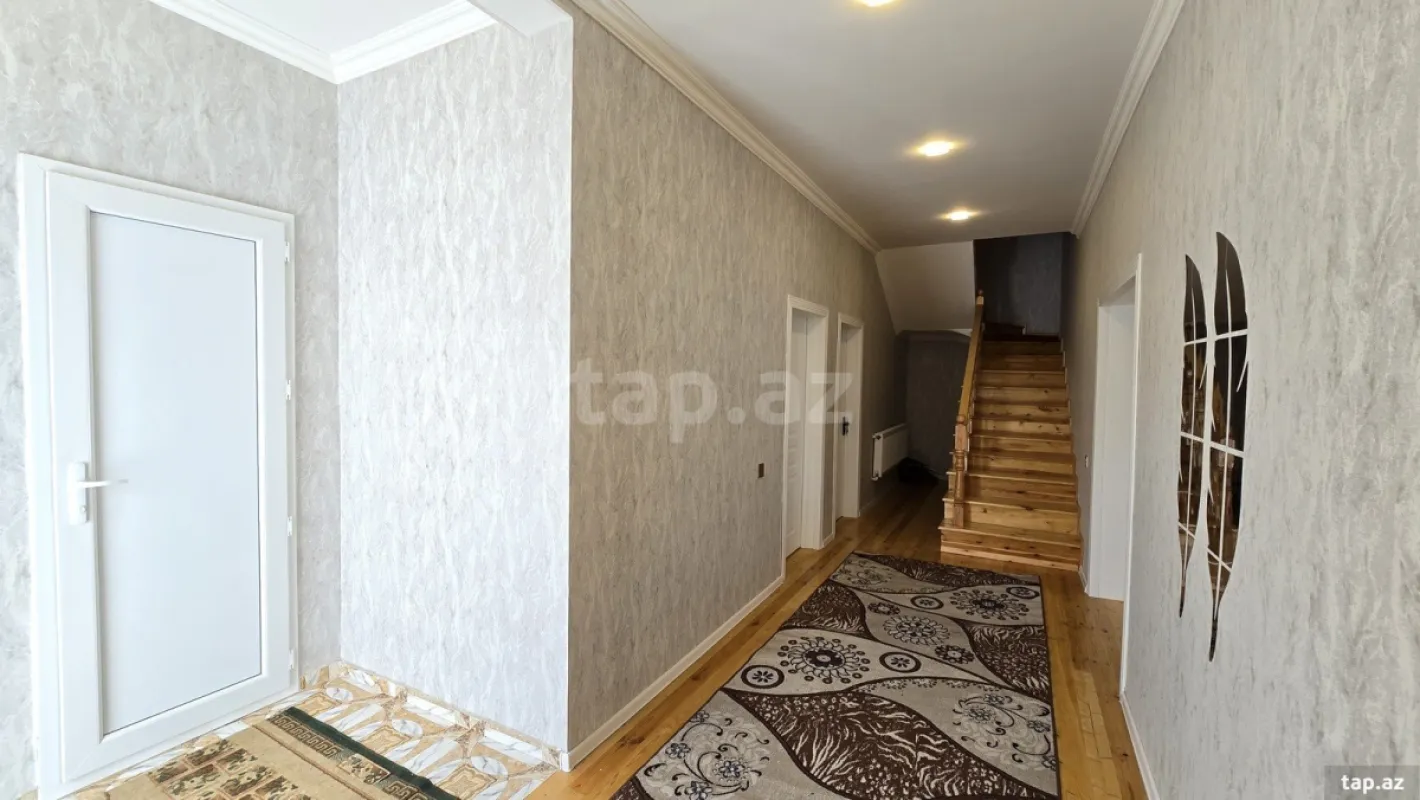 Satılır 6 otaqlı həyət evi 240 m²