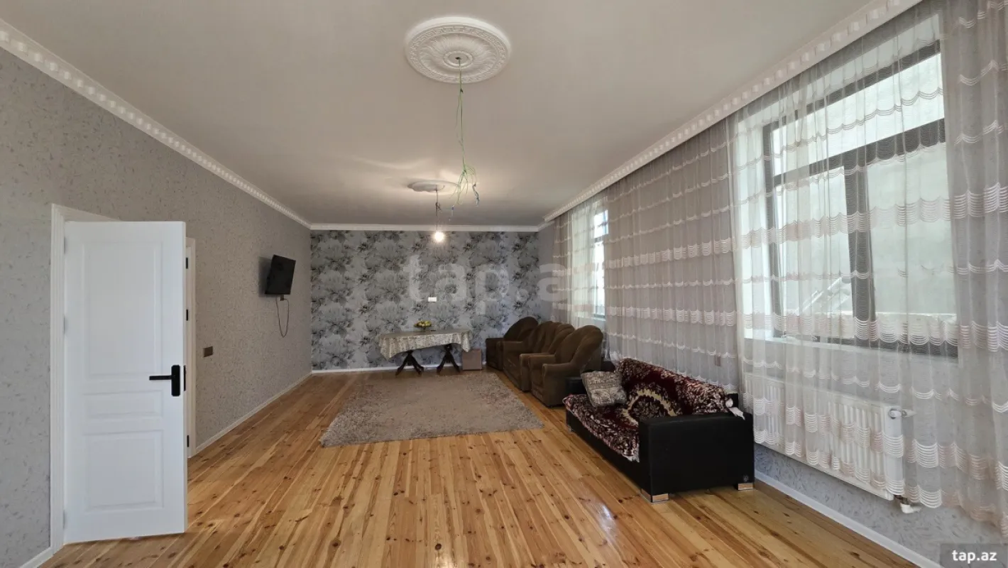 Satılır 6 otaqlı həyət evi 240 m²