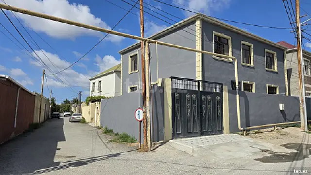 Satılır 6 otaqlı həyət evi 240 m²