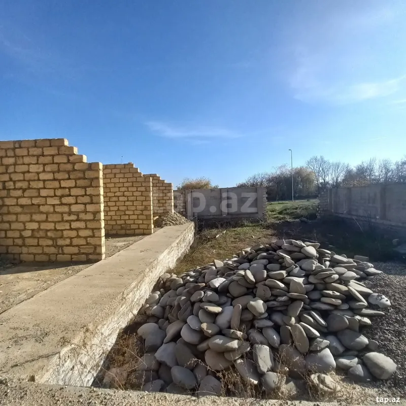 Satılır 8 otaqlı həyət evi 250 m²