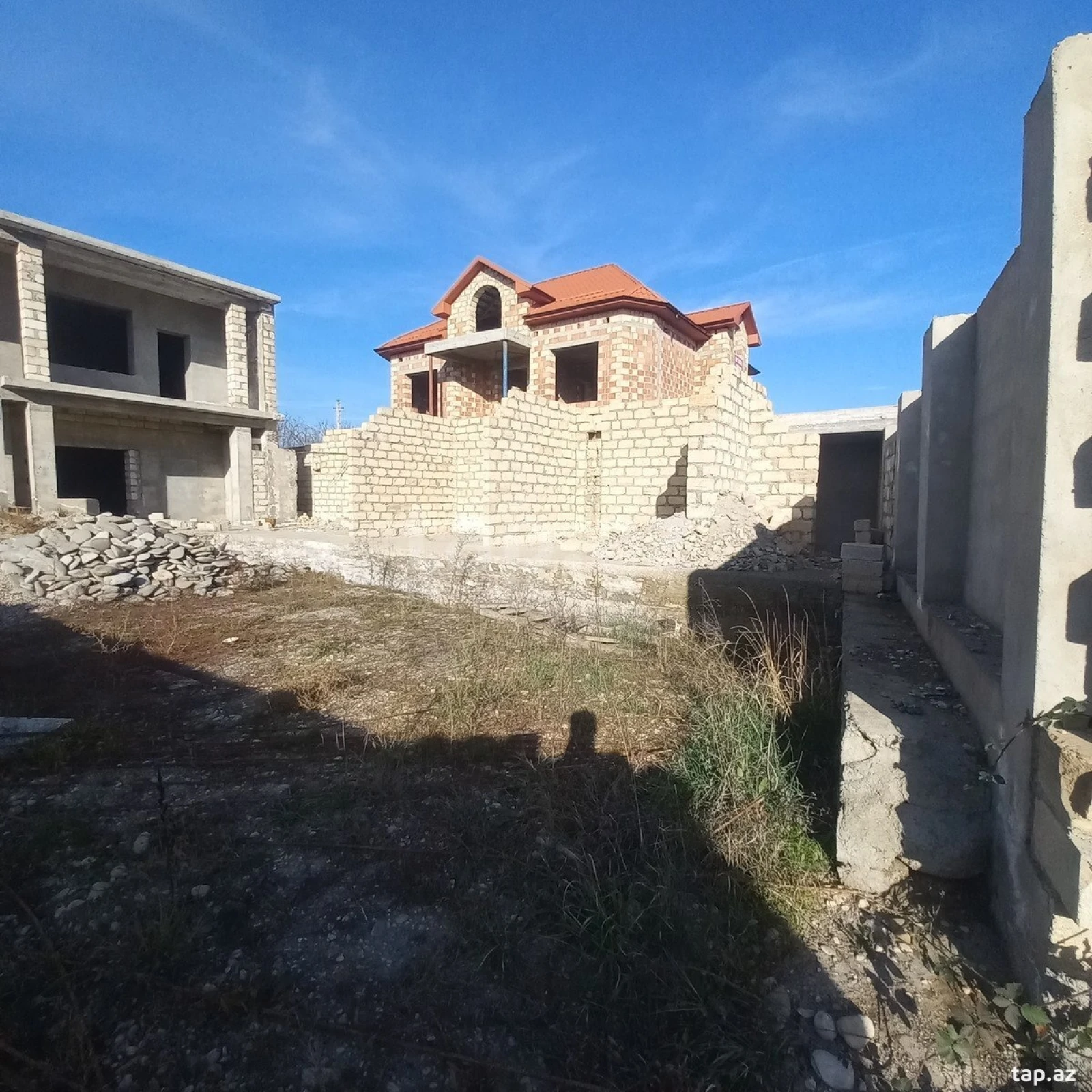 Satılır 8 otaqlı həyət evi 250 m²