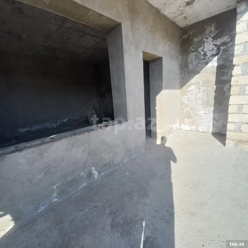 Satılır 8 otaqlı həyət evi 250 m²