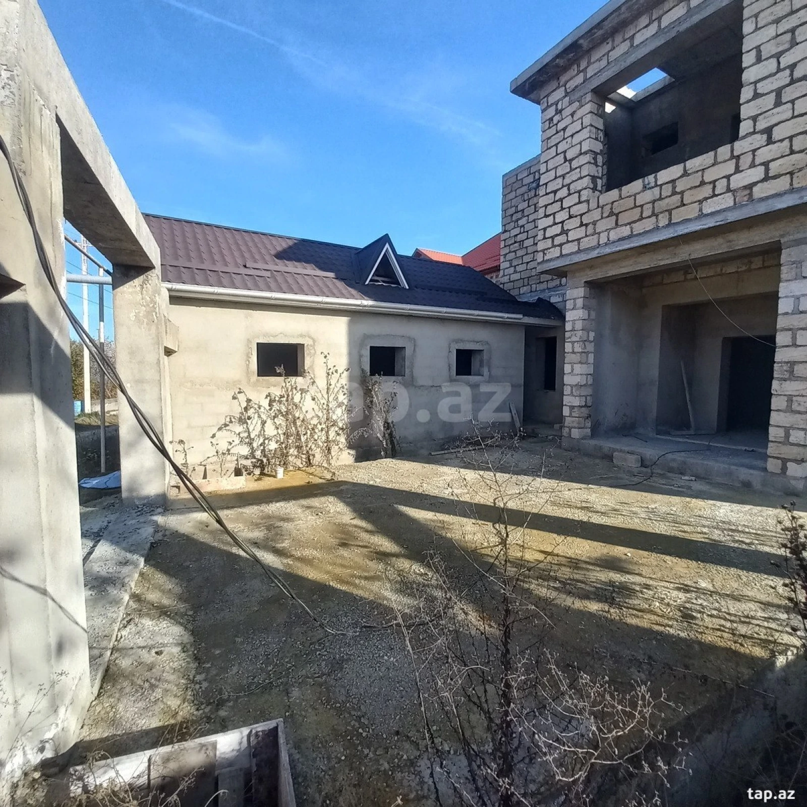 Satılır 8 otaqlı həyət evi 250 m²