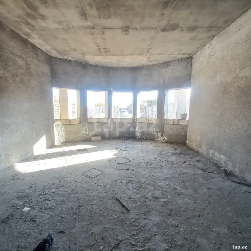 Satılır 8 otaqlı həyət evi 250 m²