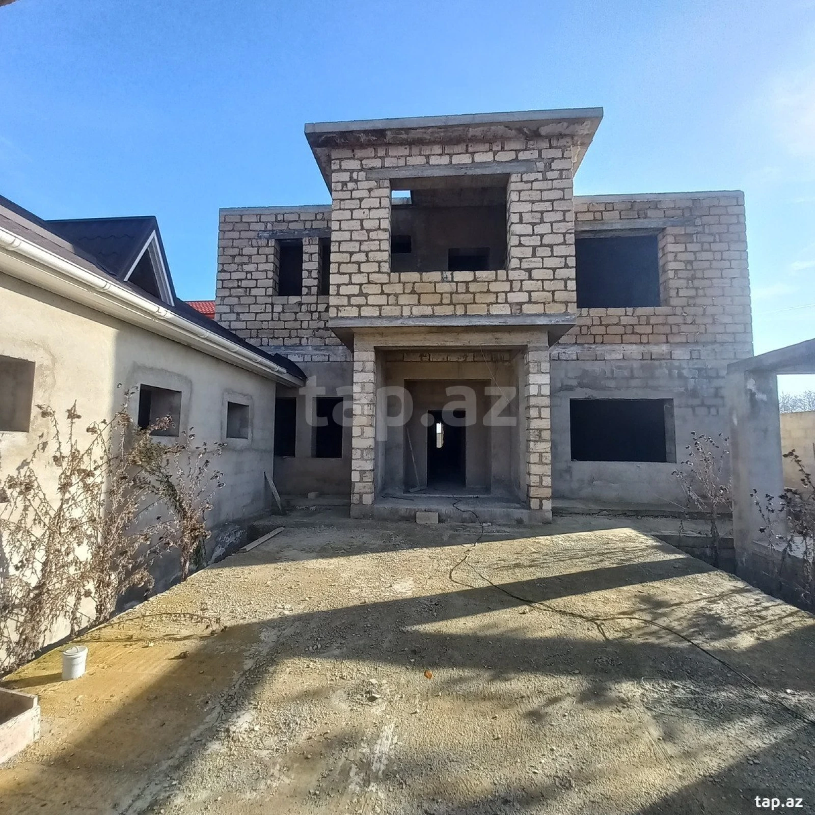 Satılır 8 otaqlı həyət evi 250 m²