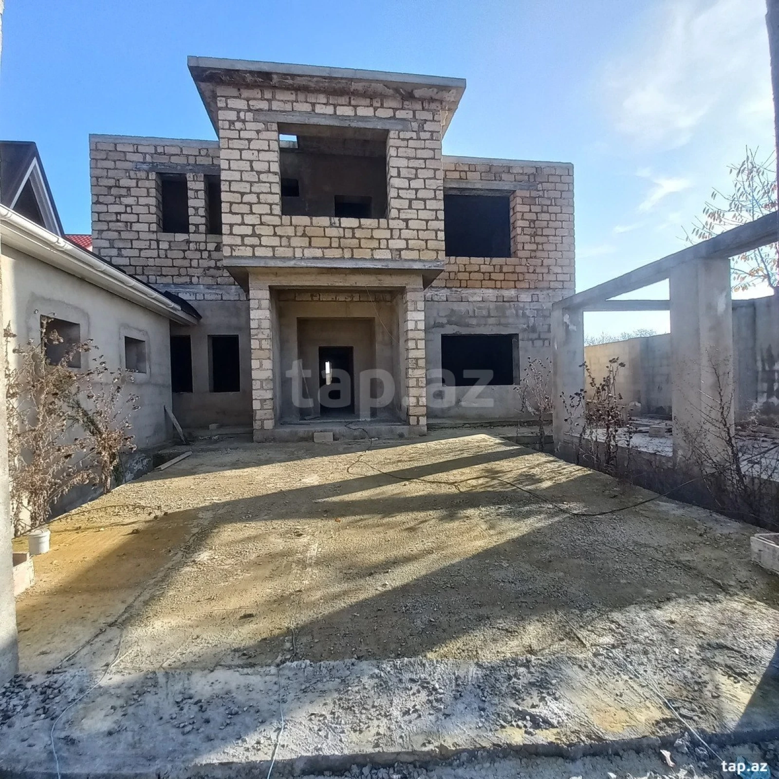 Satılır 8 otaqlı həyət evi 250 m²