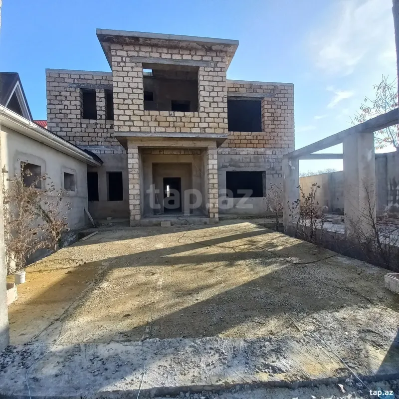 Satılır 8 otaqlı həyət evi 250 m²