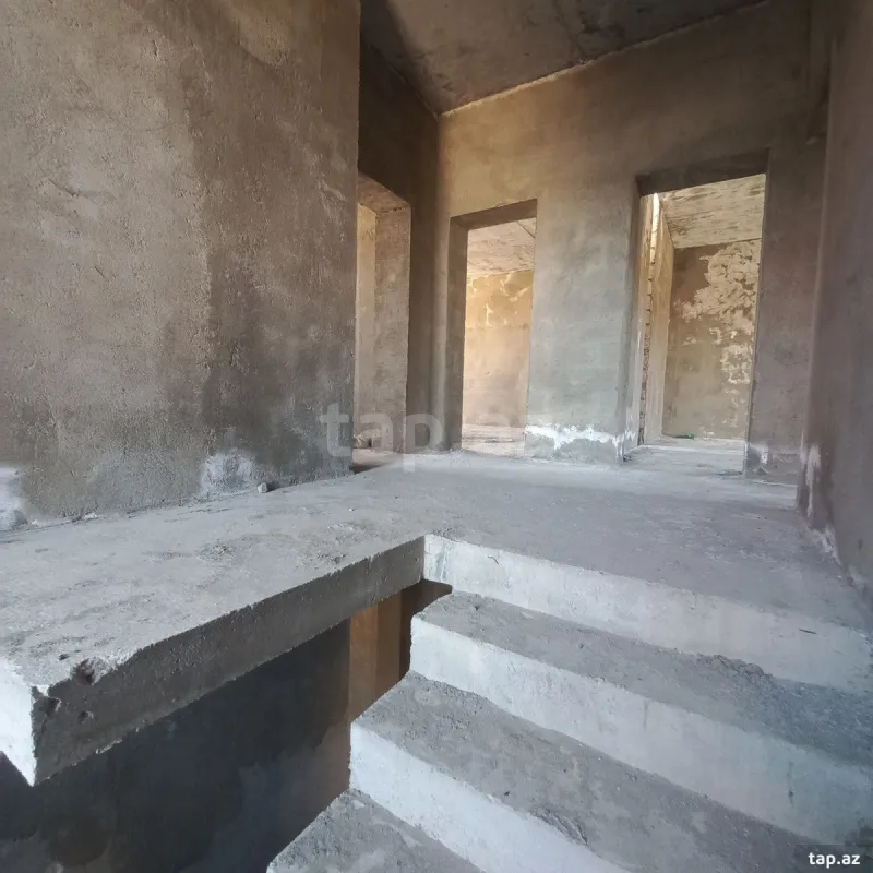 Satılır 8 otaqlı həyət evi 250 m²