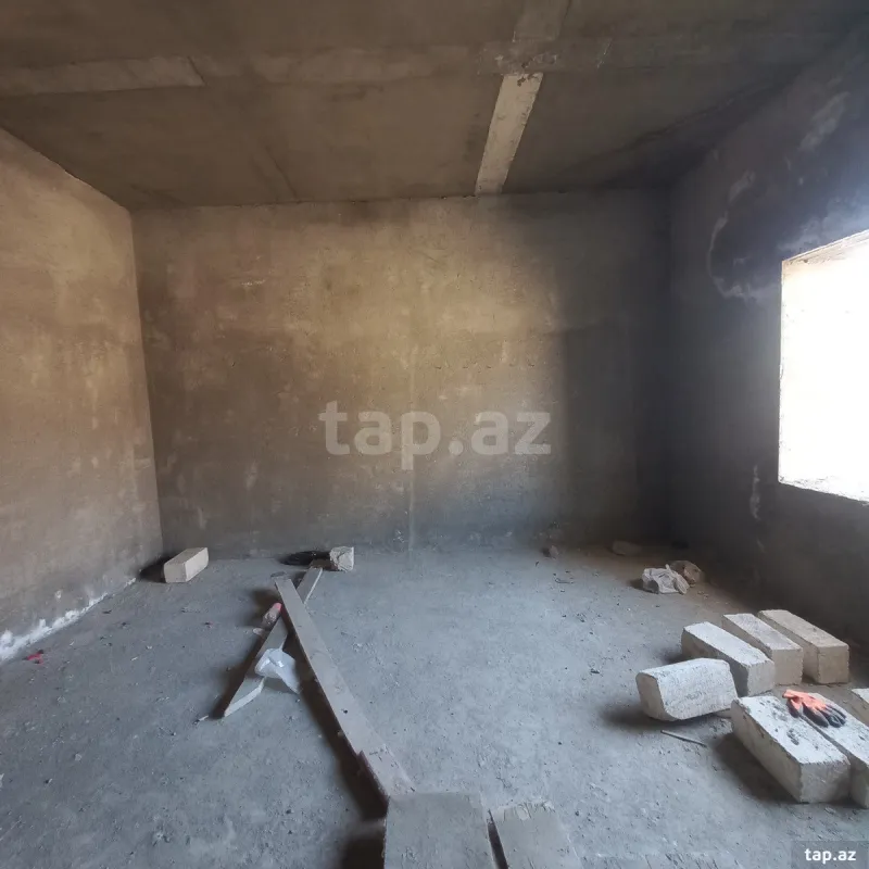 Satılır 8 otaqlı həyət evi 250 m²