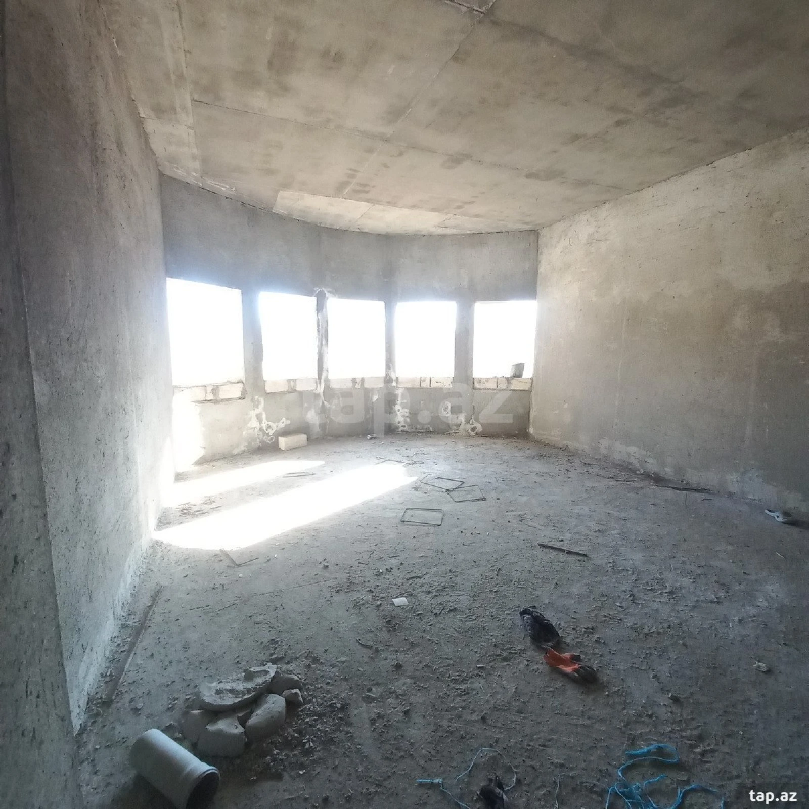 Satılır 8 otaqlı həyət evi 250 m²