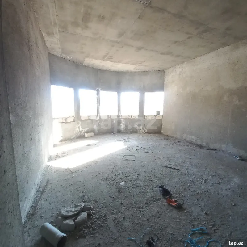 Satılır 8 otaqlı həyət evi 250 m²