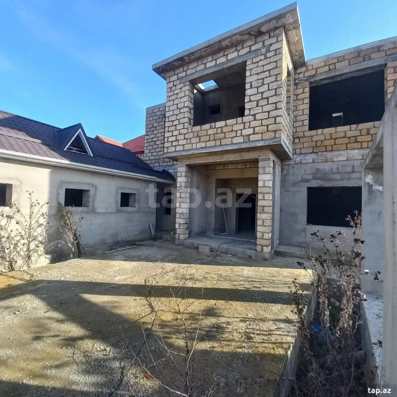 Satılır 8 otaqlı həyət evi 250 m²