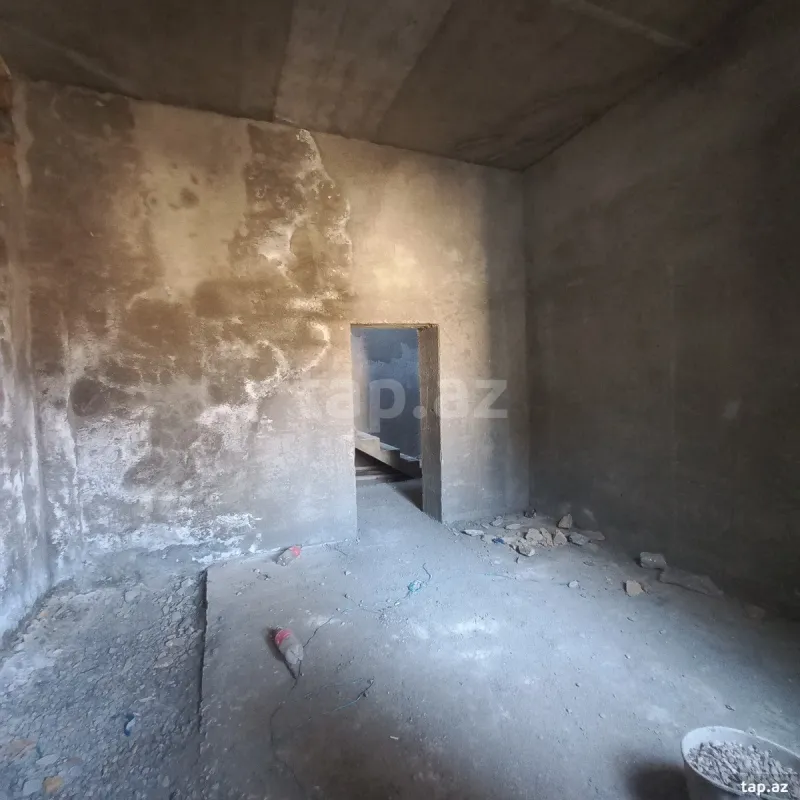 Satılır 8 otaqlı həyət evi 250 m²