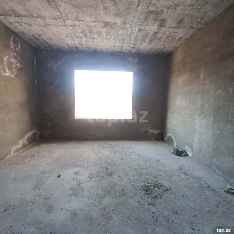 Satılır 8 otaqlı həyət evi 250 m²