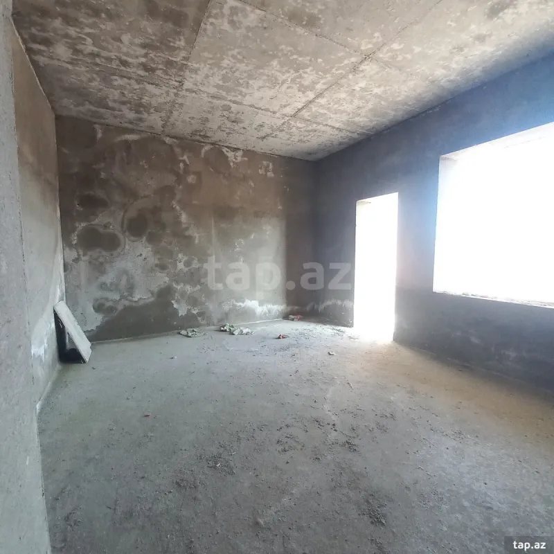 Satılır 8 otaqlı həyət evi 250 m²