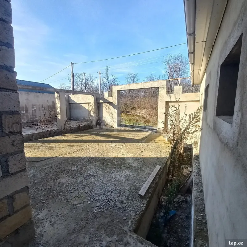 Satılır 8 otaqlı həyət evi 250 m²