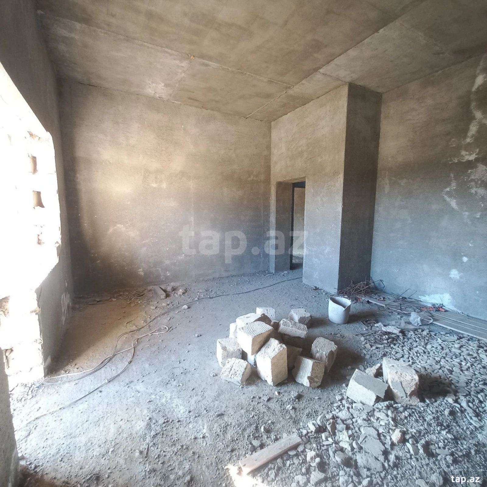 Satılır 8 otaqlı həyət evi 250 m²