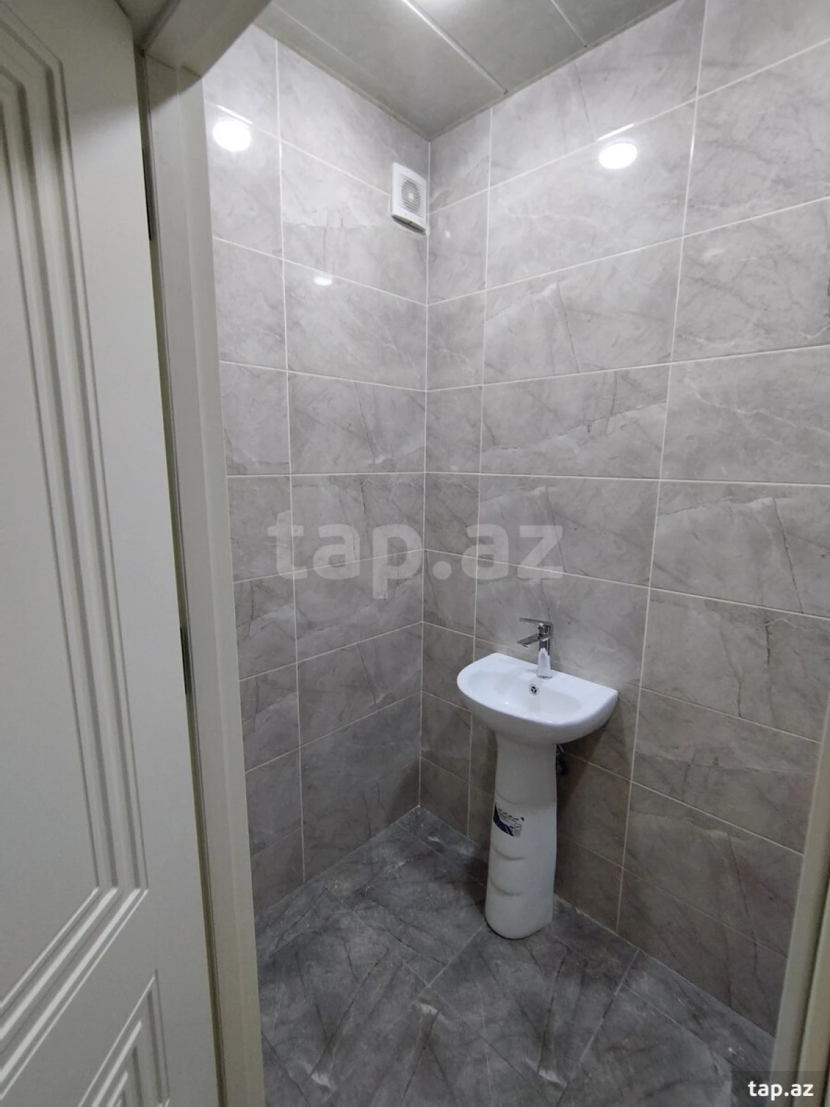 Kirayə verilir 3 otaqlı yeni tikili 112 m²