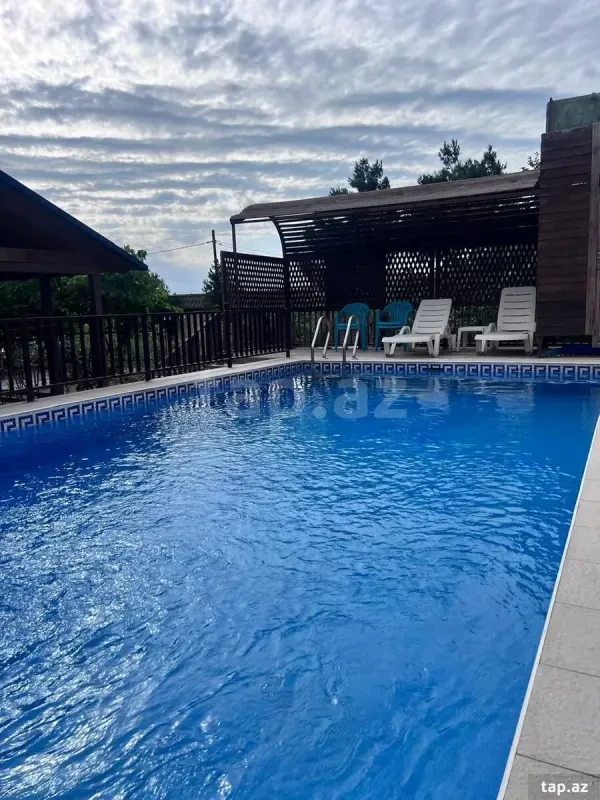 Satılır 5 otaqlı həyət evi 210 m²