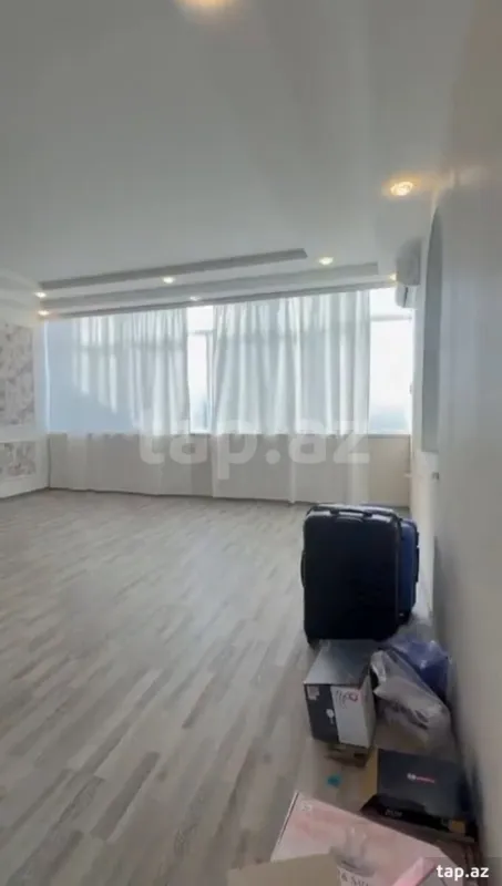 Satılır 7 otaqlı həyət evi 450 m²