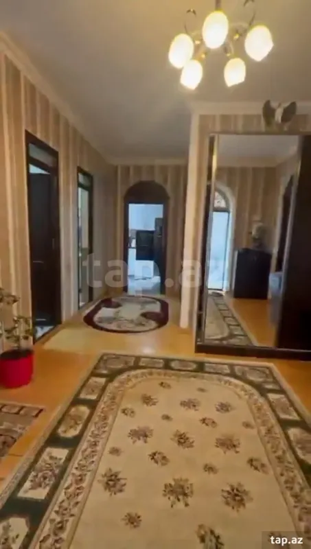 Satılır 7 otaqlı həyət evi 450 m²