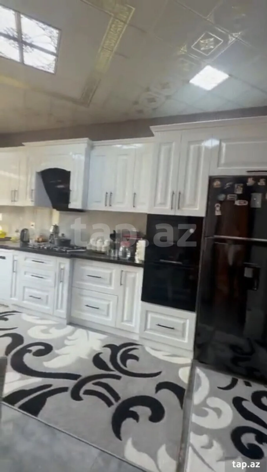 Satılır 7 otaqlı həyət evi 450 m²