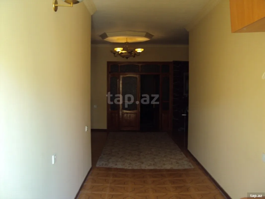 Satılır 5 otaqlı həyət evi 450 m²