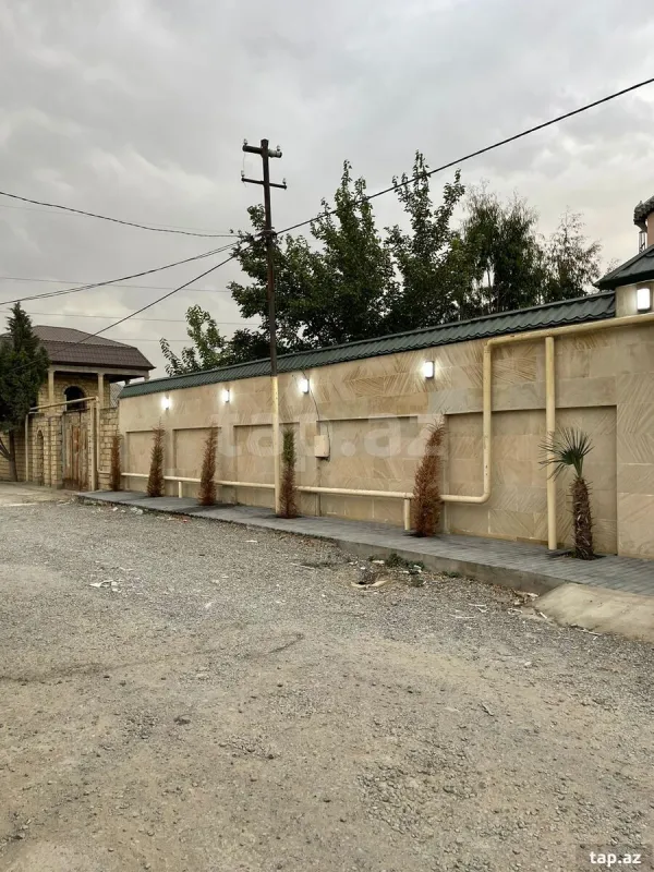 Satılır 5 otaqlı həyət evi 450 m²