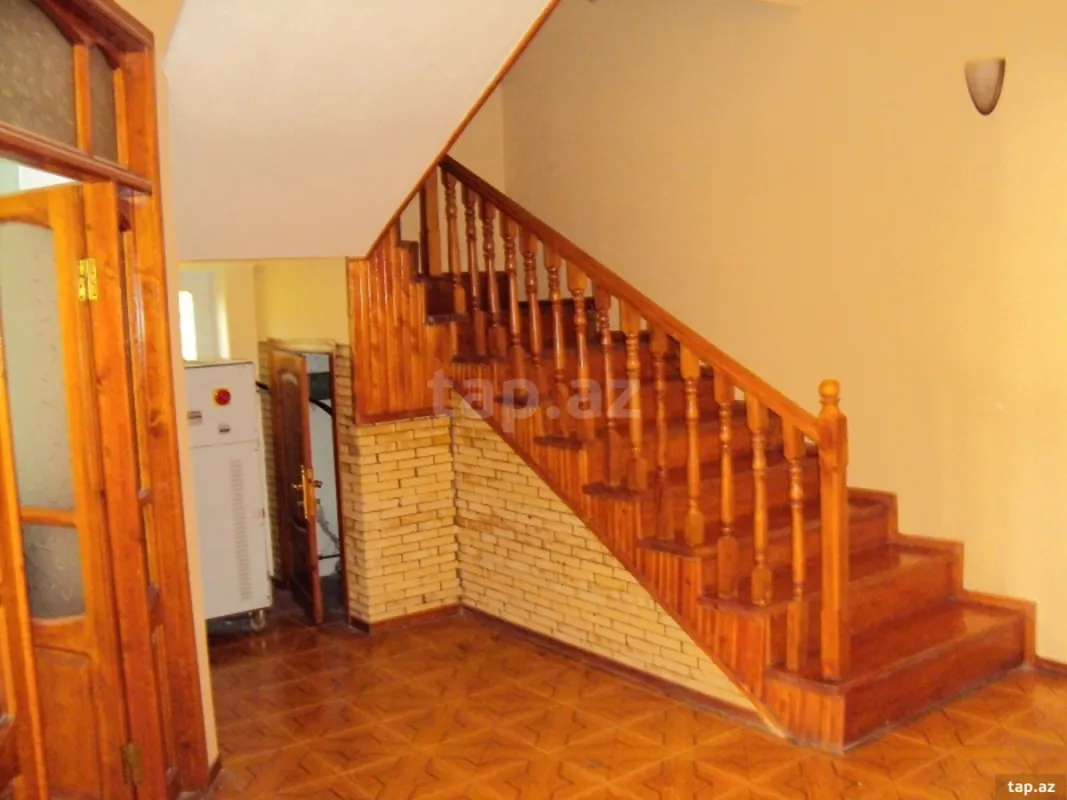 Satılır 5 otaqlı həyət evi 450 m²