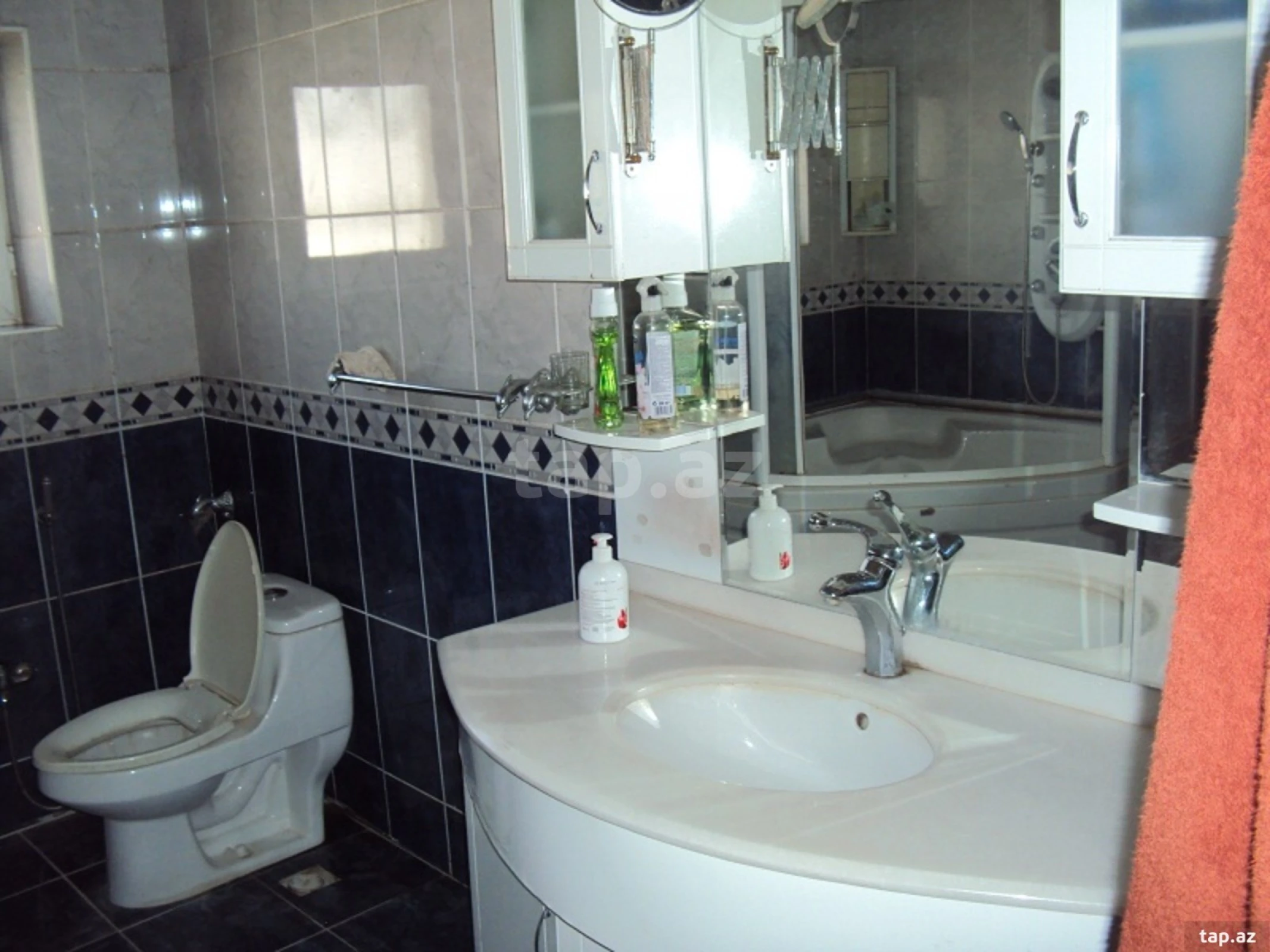 Satılır 5 otaqlı həyət evi 450 m²