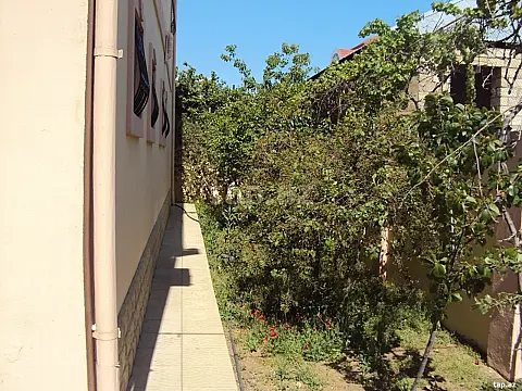 Satılır 5 otaqlı həyət evi 450 m²