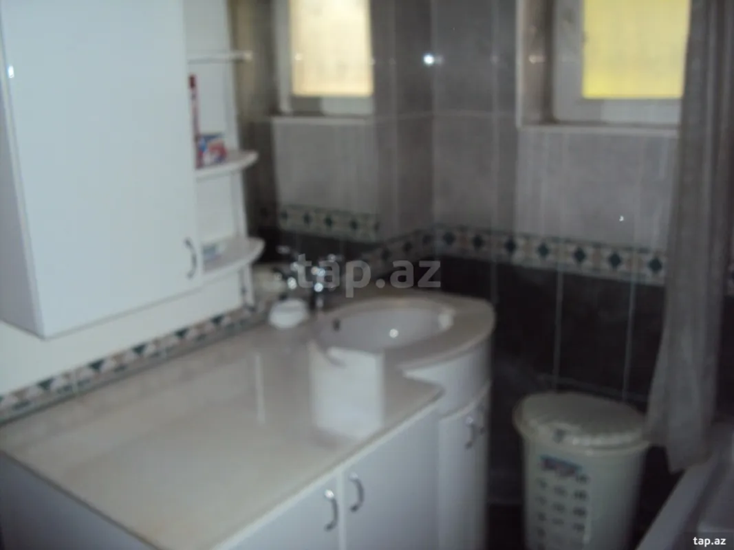 Satılır 5 otaqlı həyət evi 450 m²
