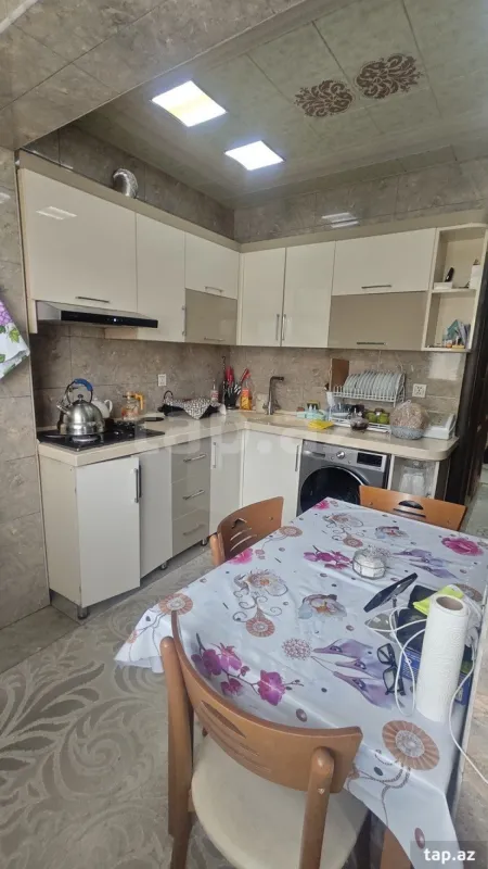Satılır 5 otaqlı mənzil 130 m²
