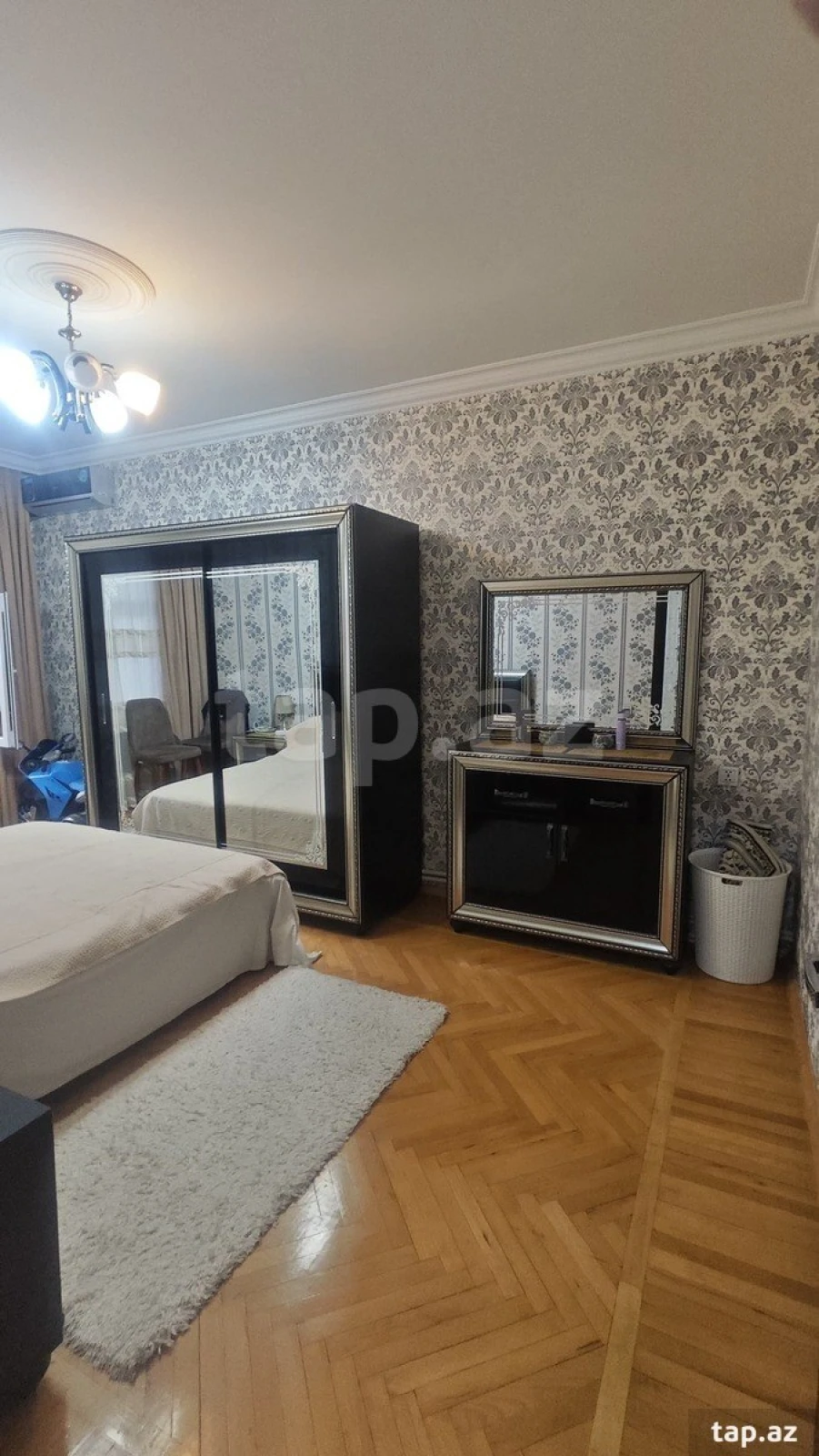 Satılır 5 otaqlı mənzil 130 m²
