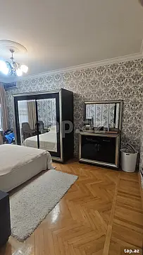 Satılır 5 otaqlı mənzil 130 m²
