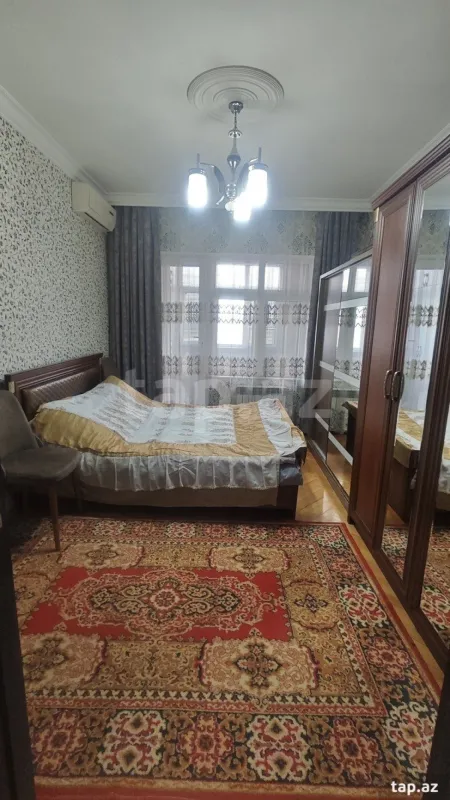 Satılır 5 otaqlı mənzil 130 m²
