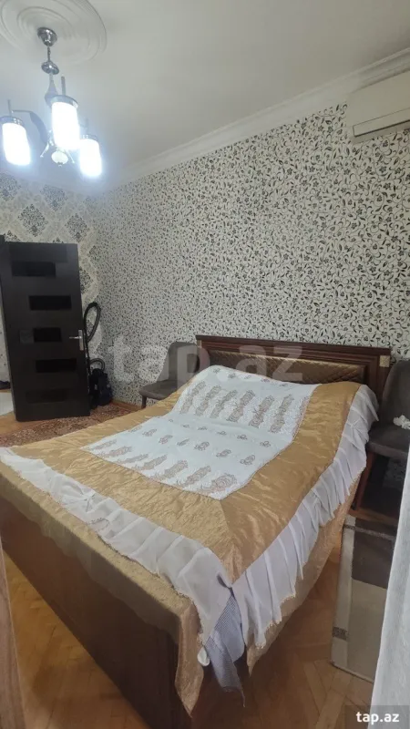 Satılır 5 otaqlı mənzil 130 m²