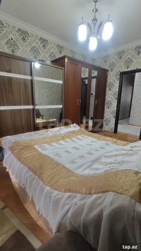 Satılır 5 otaqlı mənzil 130 m²
