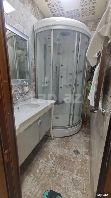 Satılır 5 otaqlı mənzil 130 m²